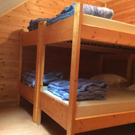 Dortoirs Le Domaine Hostel *